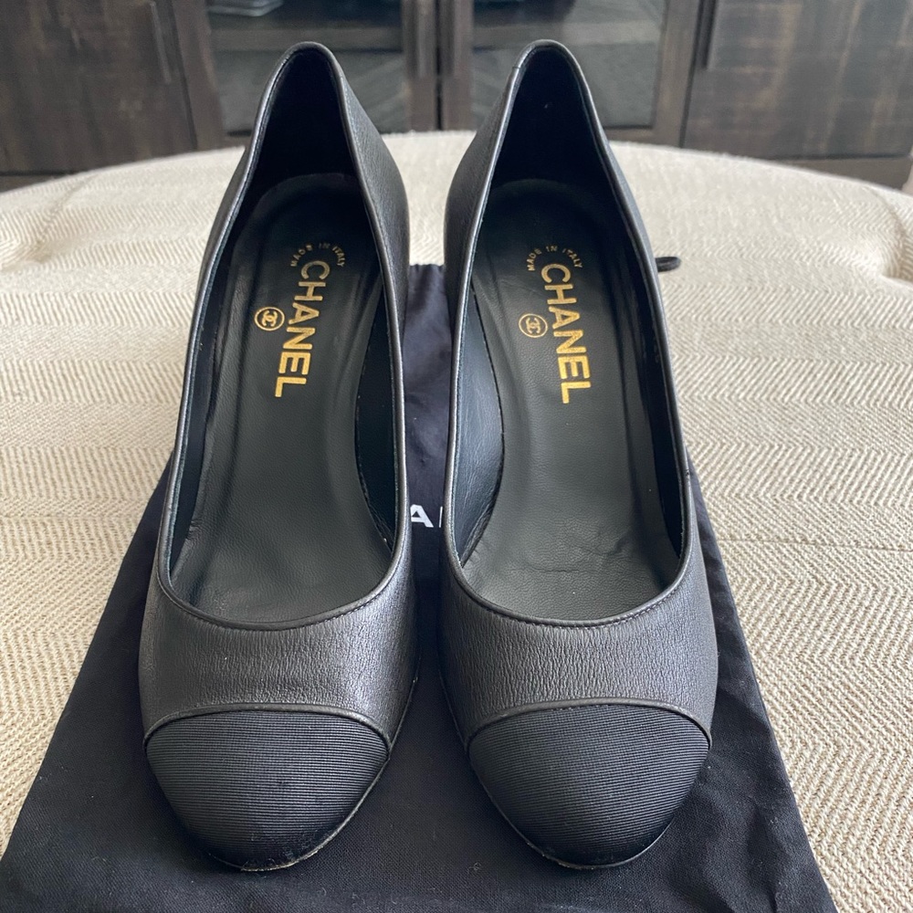 Chanel Pumps, size 38.5, excellent condition, third party authentication posted!